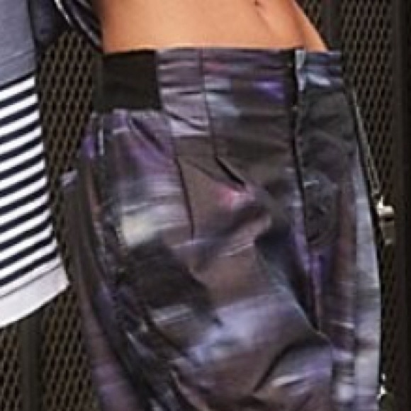 Free People Fap Movement Mesmerize Me Printed Pants. NWT meadow motion shadow - Picture 6 of 10